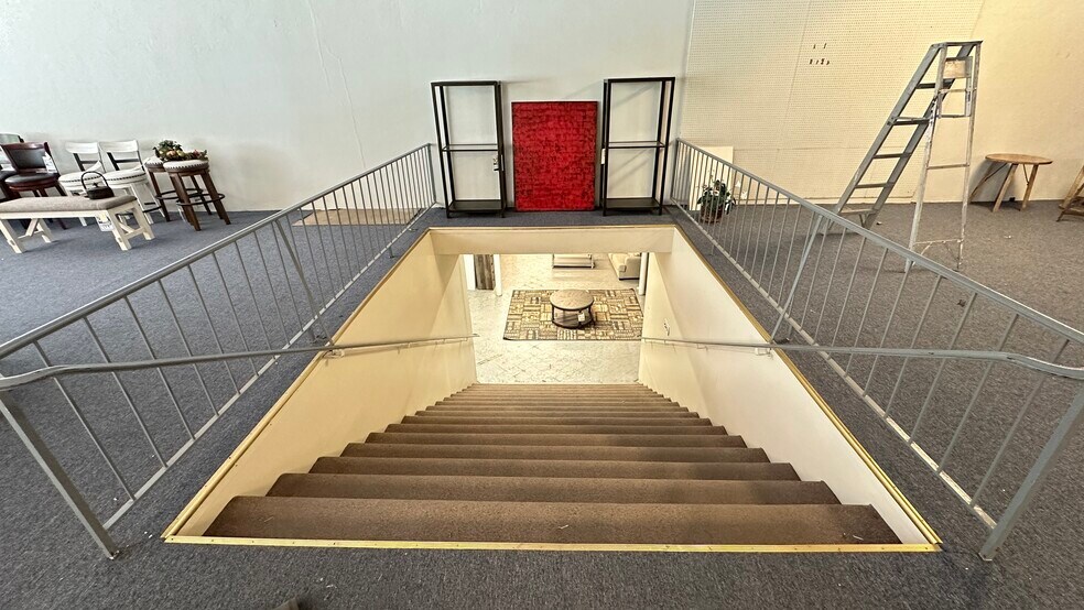 More Photos Of 101 1st St N, Alabaster General Retail For Sale