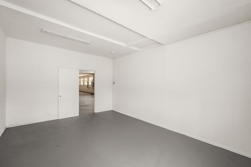 More Photos Of 4863 Telegraph Rd, Los Angeles Manufacturing For Sale