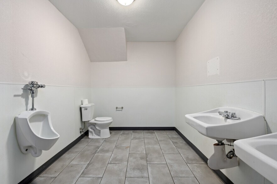 More Photos Of 13041 San Pablo Ave, San Pablo Freestanding For Lease