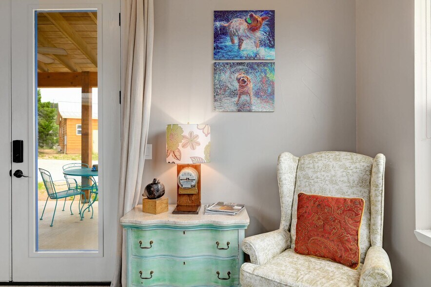 More Photos Of 7400 McGregor Ln, Dripping Springs Hotel For Sale
