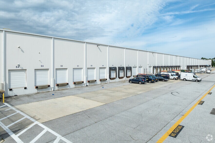 More Photos Of 7090 Troy Hill Dr, Elkridge Warehouse For Lease