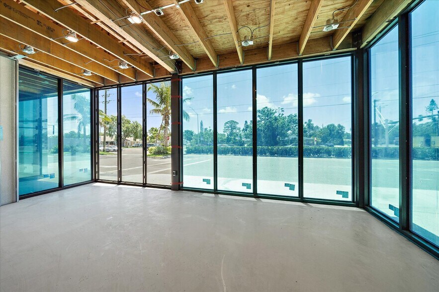 More Photos Of 2407 Bee Ridge Rd, Sarasota Restaurant For Sale