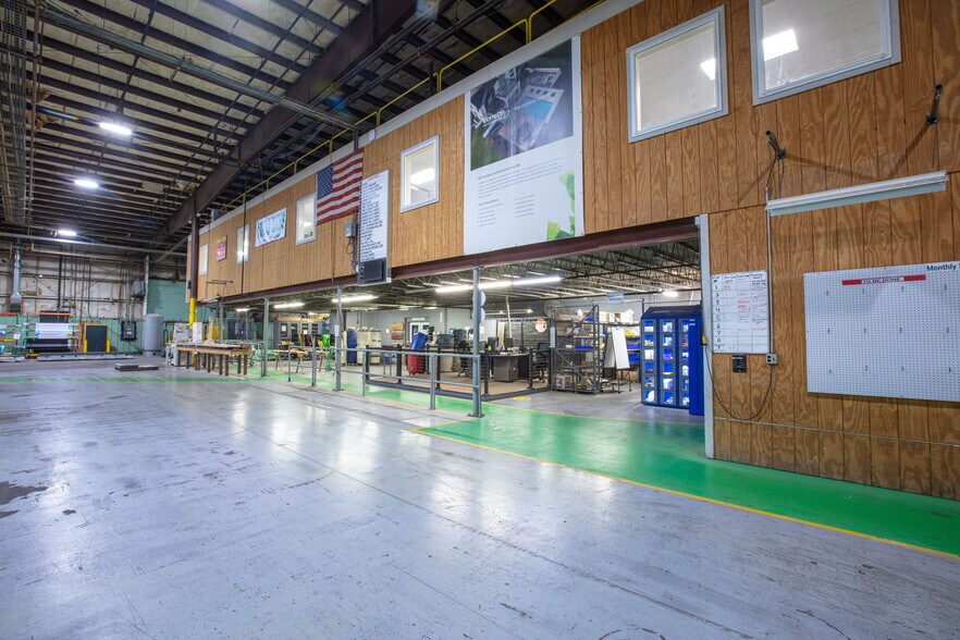 More Photos Of 8 Morin St, Biddeford Warehouse For Sale