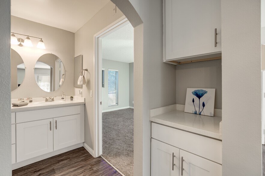 More Photos Of 1318 N Mansfield Ave, Los Angeles Apartments For Sale