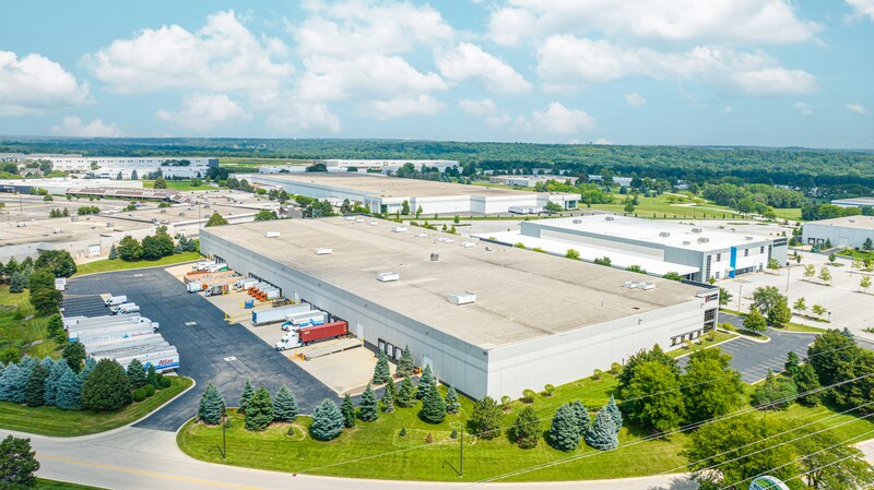 More Photos Of 300 Airport Rd, Elgin Warehouse For Lease