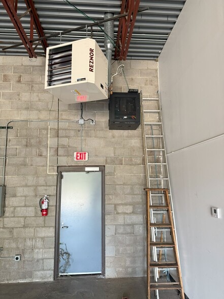 More Photos Of 200-222 Depot St, Berea Warehouse For Lease