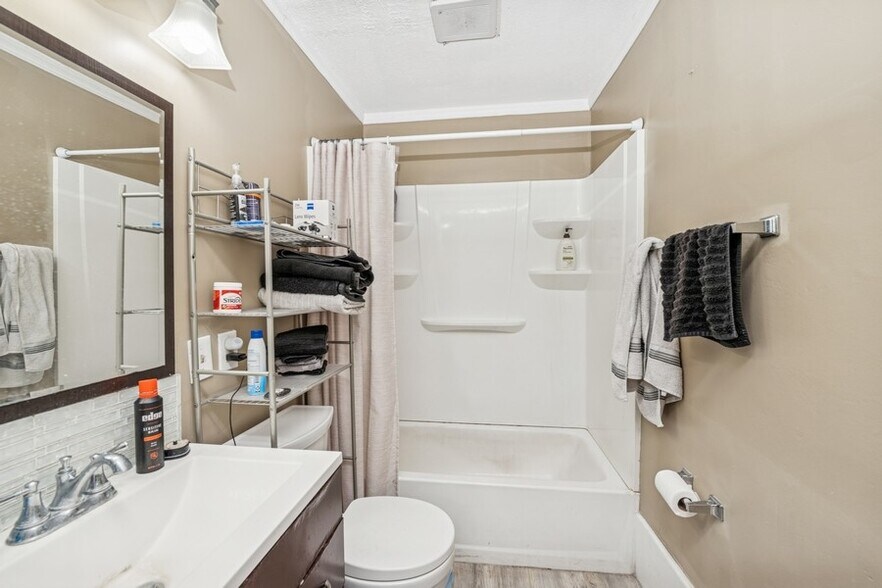 More Photos Of 1128 Wisconsin St, Lake Geneva Multifamily For Sale