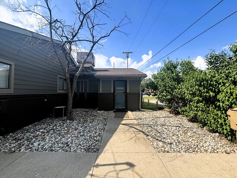 More Photos Of 5685 Highland Rd, Waterford Medical For Sale