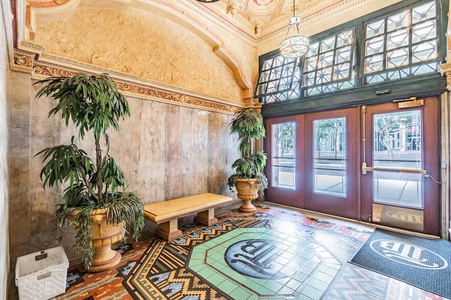 More Photos Of 707 N Franklin St, Tampa Office For Sale