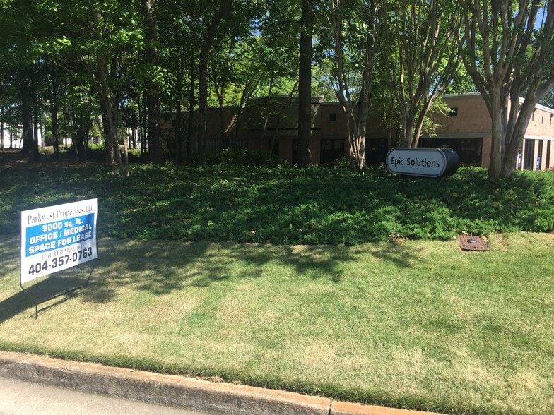 More Photos Of 300 Corporate Center Ct, Stockbridge Medical For Lease