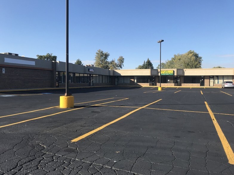 More Photos Of 8100 W 111th St, Palos Hills Unknown For Lease