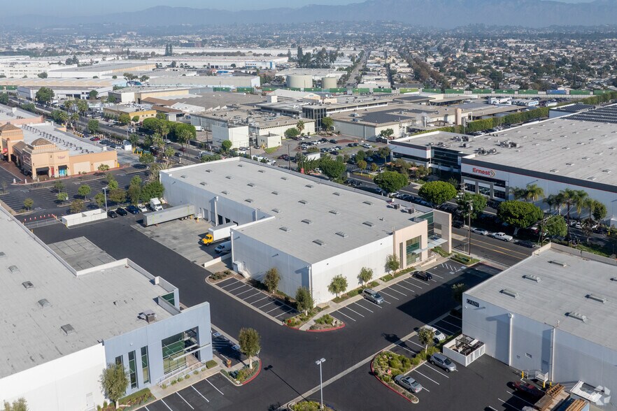 More Photos Of 5780 Smithway St, Commerce Warehouse For Lease