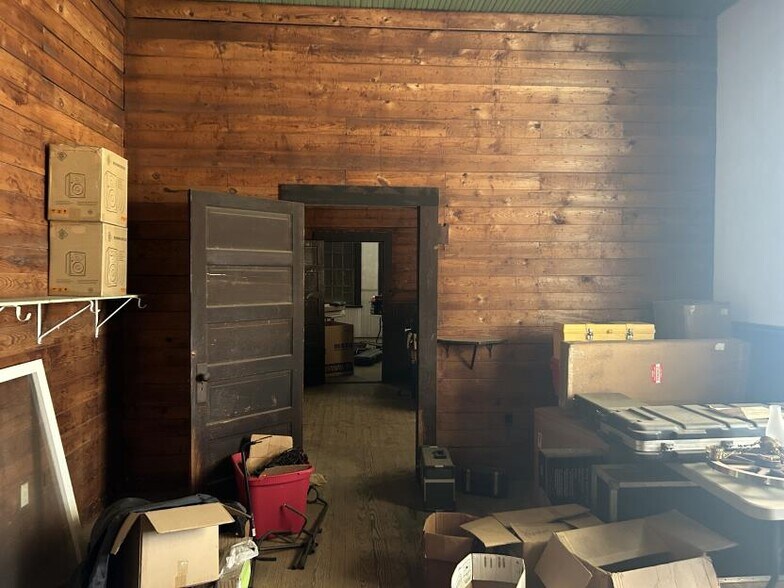 More Photos Of 100 N Main St, Lindale General Retail For Sale
