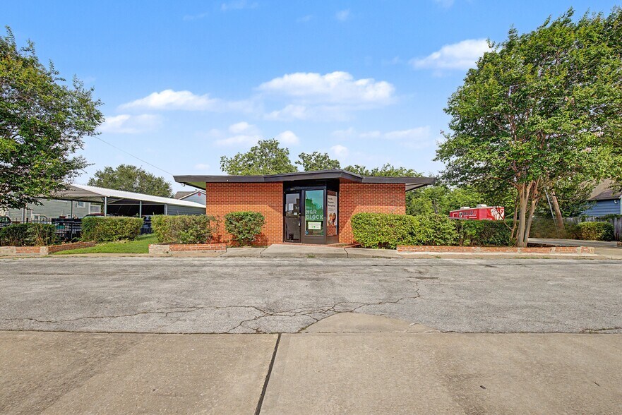 More Photos Of 1614 Holland St, Houston Office For Sale