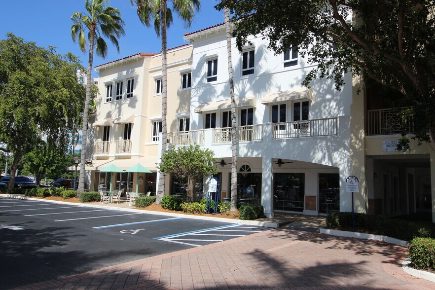 More Photos Of 4242-4280 Gulf Shore Blvd N, Naples Unknown For Lease