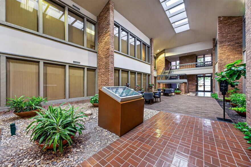 More Photos Of 6800 Park Ten Blvd, San Antonio Unknown For Lease