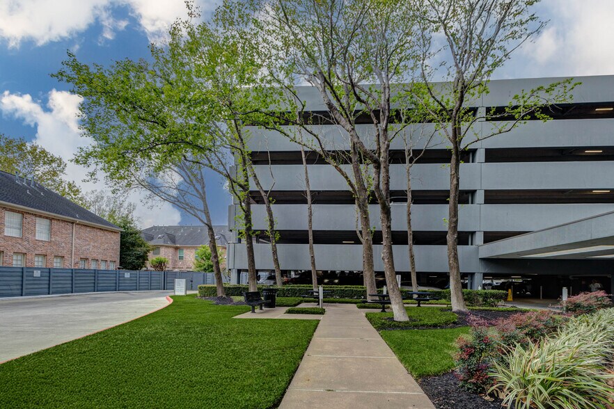 More Photos Of 1800 Bering Dr, Houston Office For Lease