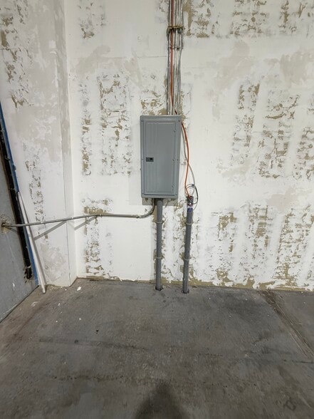 More Photos Of 17030 Alico Commerce Ct, Fort Myers Warehouse For Sale