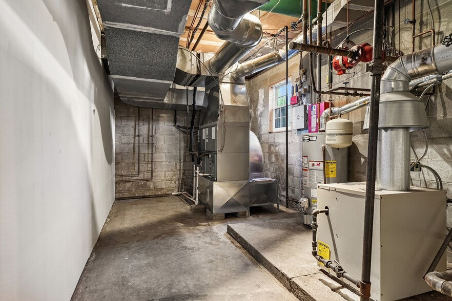 More Photos Of 37 Park Ave, Lyndhurst Office For Sale