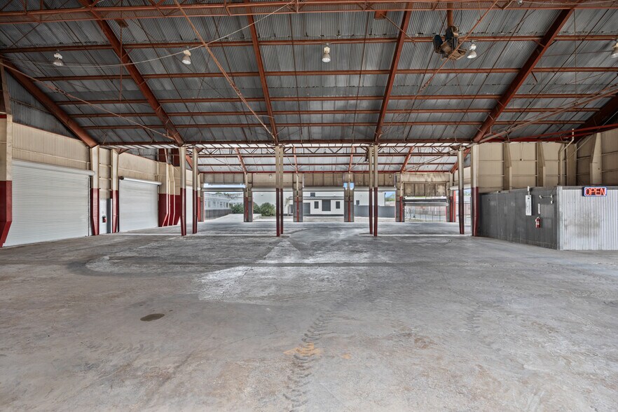 More Photos Of 1127 Bowie St, Seguin Industrial For Sale