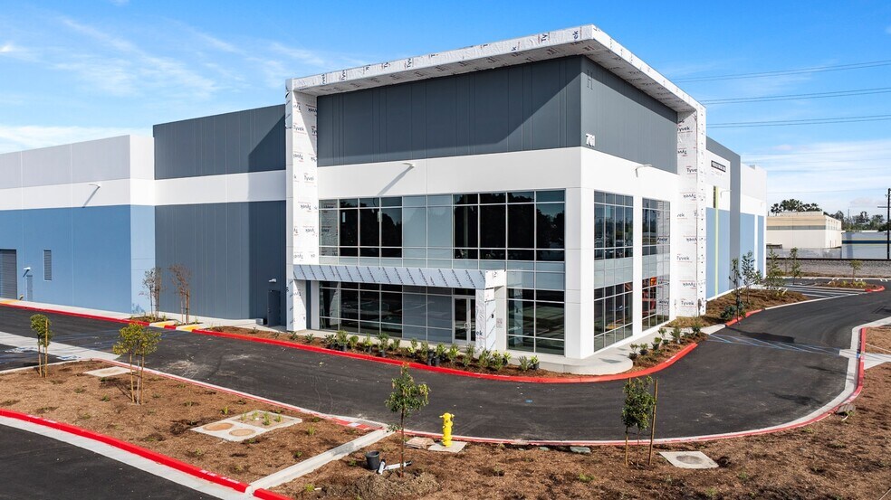 More Photos Of 701 E Ball Rd, Anaheim Warehouse For Lease