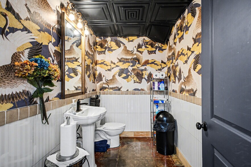 More Photos Of 1809 E Indian School Rd, Phoenix Storefront Retail Office For Lease