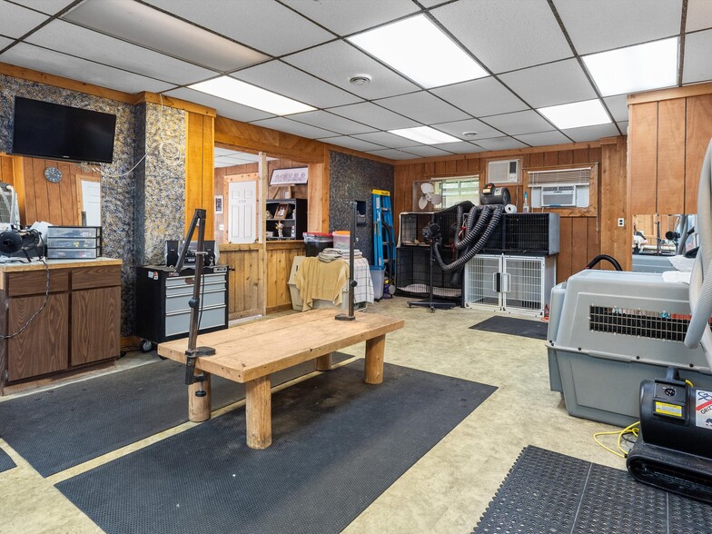 More Photos Of 4326 Michigan Ave, Manitowoc Freestanding For Sale