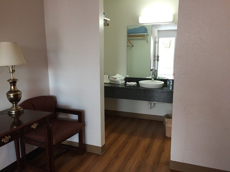More Photos Of 2001 North Bishop Avenue, Rolla Hotel For Sale