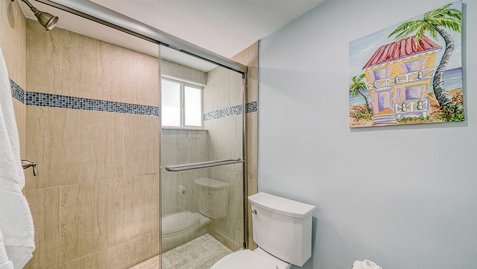 More Photos Of 104 Avenida Veneccia, Siesta Key Multifamily For Sale