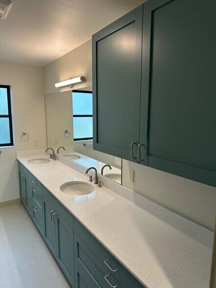 More Photos Of 228 21st Ave E, Seattle Multifamily For Sale
