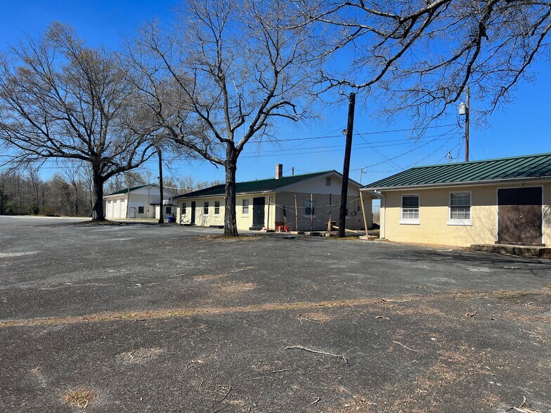 More Photos Of 1625 N US Highway 29, Salisbury Flex For Sale