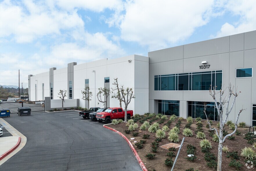 More Photos Of 10317 Birtcher Dr, Jurupa Valley Warehouse For Lease