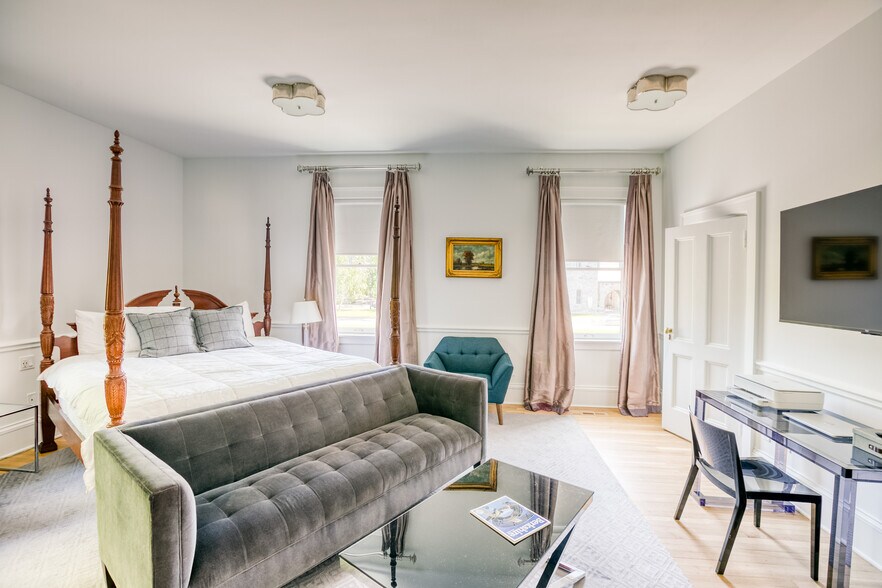 More Photos Of 2 Kemble St, Lenox Hotel For Sale