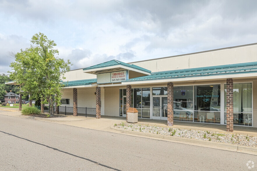 More Photos Of 1525 W Michigan Ave, Battle Creek Storefront For Sale