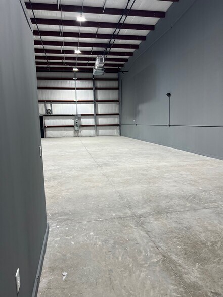 More Photos Of 400 Sterling Plaza Dr, Ponte Vedra Warehouse For Lease