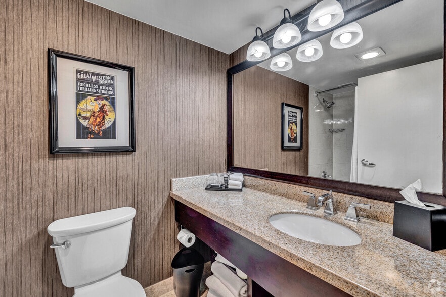 More Photos Of 15700 John F Kennedy Blvd, Houston Hotel For Sale