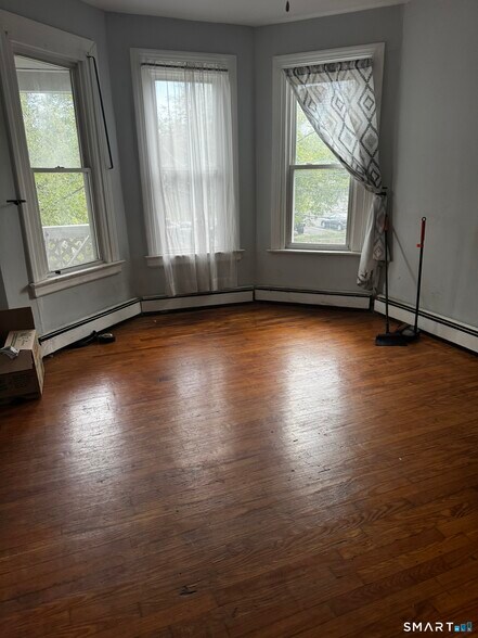 More Photos Of 21 Williams St, Hartford Apartments For Sale
