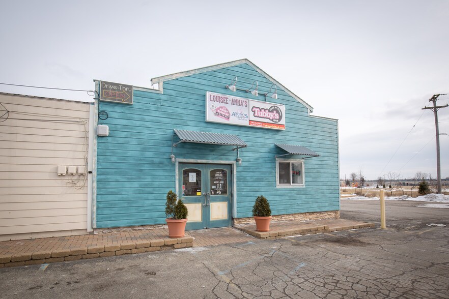More Photos Of 67353-67365 S Main St, Richmond Storefront For Lease