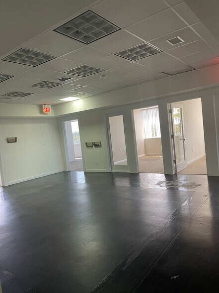 More Photos Of 18305 Biscayne Blvd, Aventura Office For Lease
