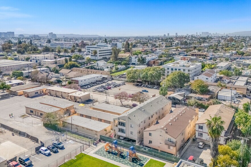 More Photos Of 646 N Madison Ave, Los Angeles Apartments For Sale