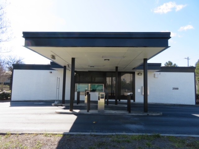 More Photos Of 2500 Charleston Hwy, Cayce Bank For Lease