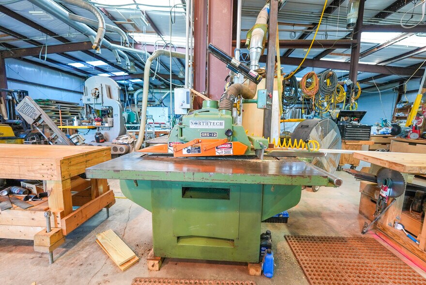 More Photos Of 7800 County Road 24, Fairhope Showroom For Sale