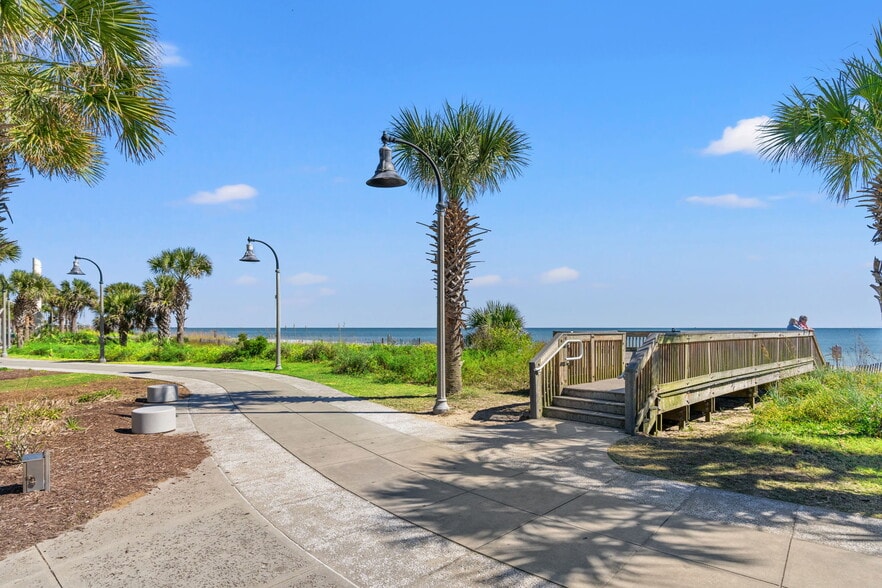 More Photos Of 606 N Ocean Blvd, Myrtle Beach Hotel For Sale