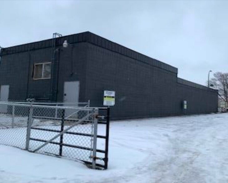 More Photos Of 406 13 St N, Lethbridge Storefront For Lease