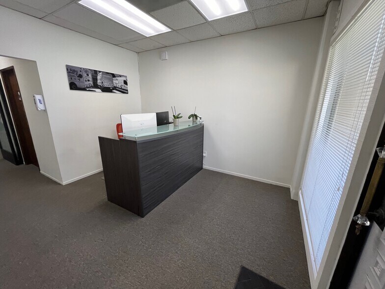 More Photos Of 10934-10940 Portal Dr, Los Alamitos Light Manufacturing For Lease