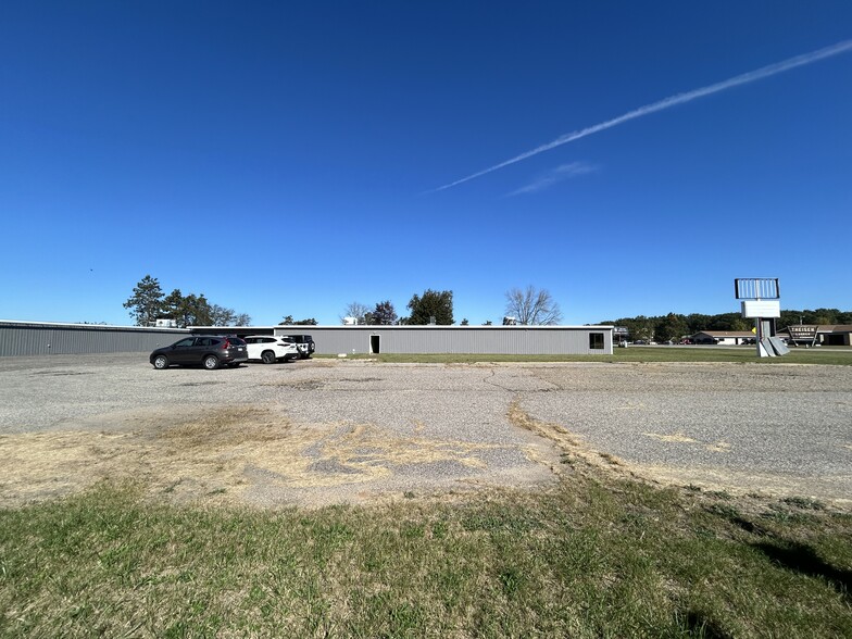 Primary Photo Of 3331 State Road 13, Wisconsin Dells Warehouse For Sale