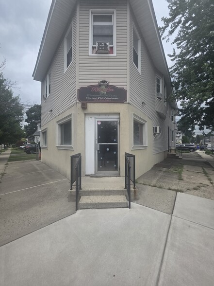 More Photos Of 17 Maolis Ave, Bloomfield Storefront Retail Residential For Sale