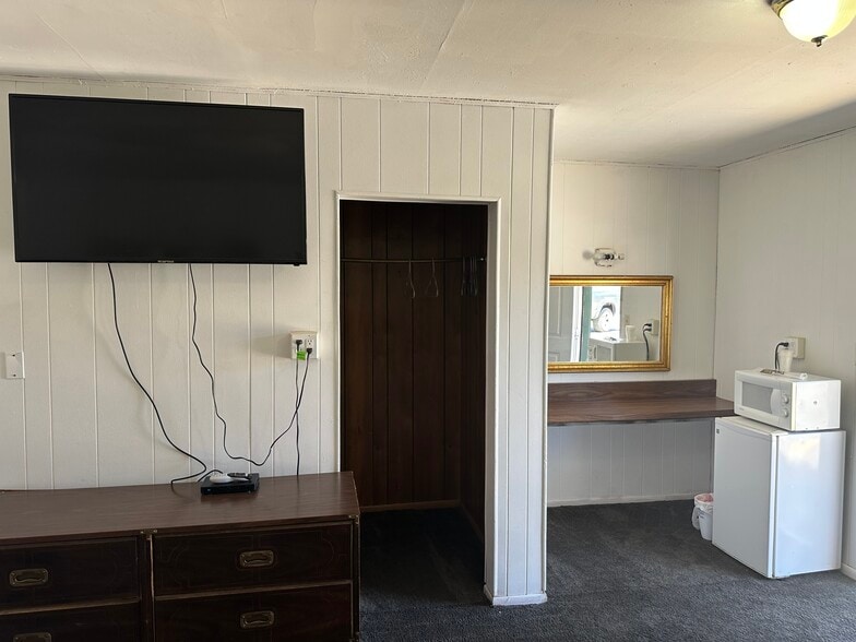More Photos Of 1301 W Aultman St, Ely Hotel For Sale
