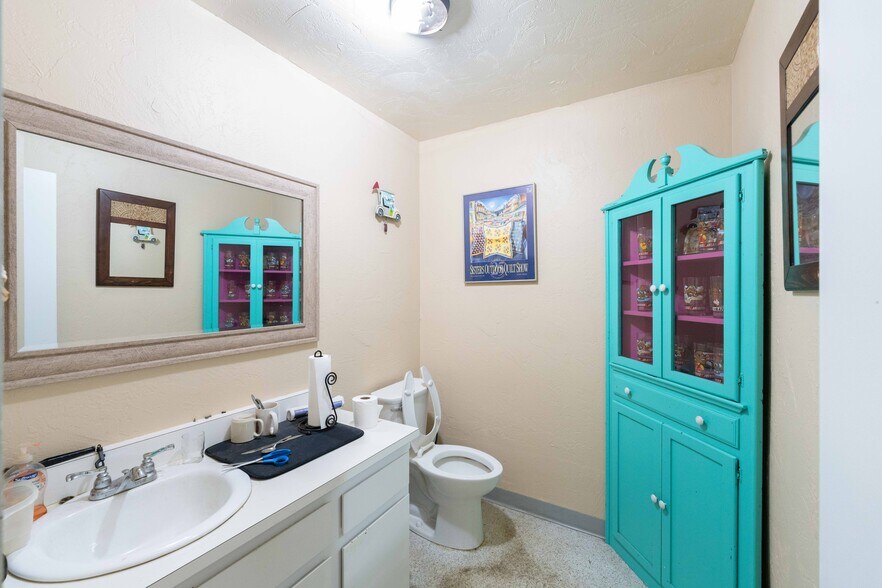 More Photos Of 2184 Broadway Ave, North Bend Office For Sale