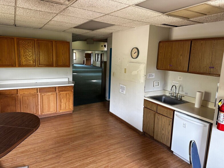 More Photos Of 3375 Merriam St, Muskegon Office For Lease